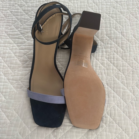 Ann Taylor NWT MISSY SUEDE BLOCK HEEL SANDAL SIZE 11 - Picture 4 of 6